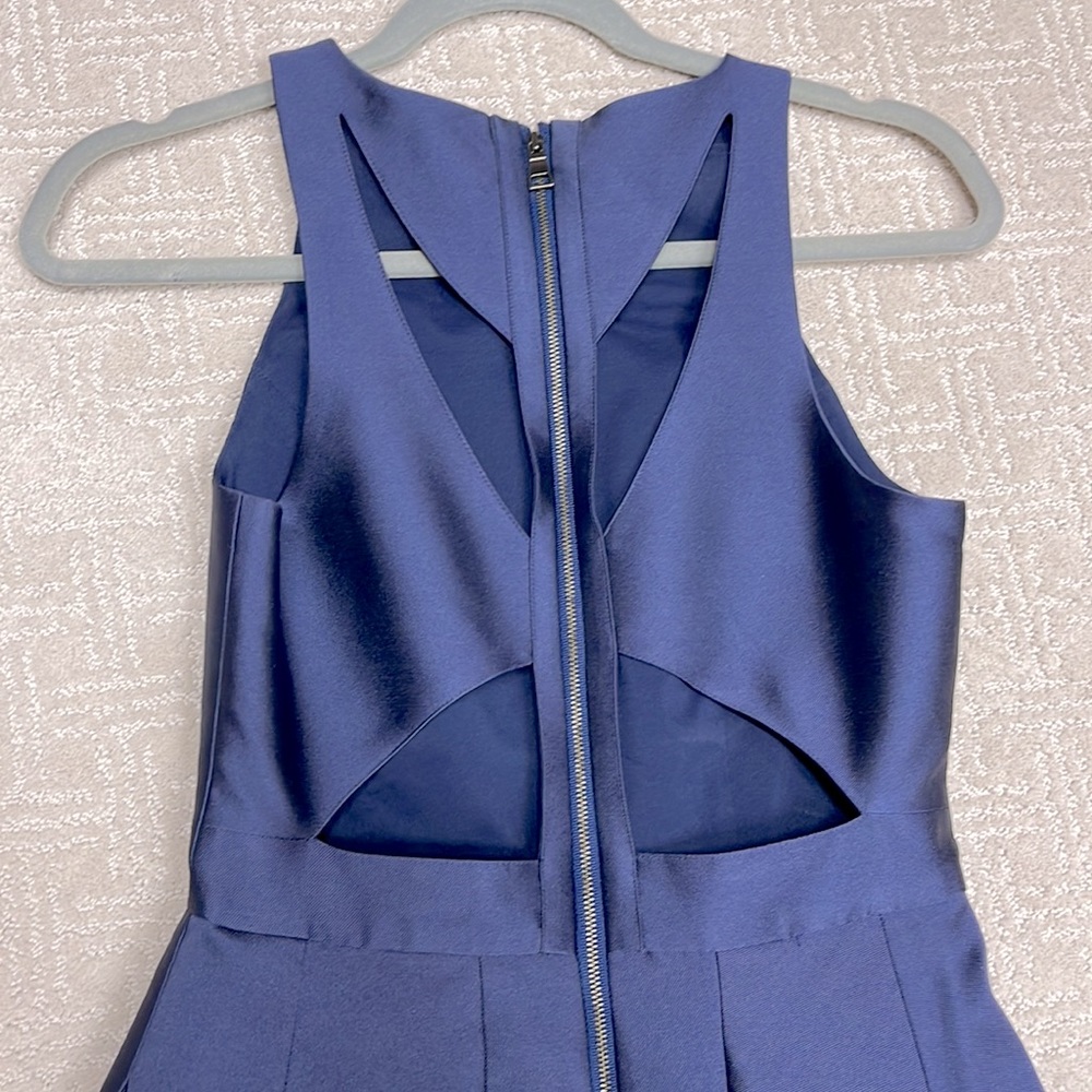 Gown - Picture 5 of 7